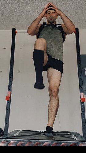 Try to get my left ankle absorbing light weight/impact [safely].

#physicaltherapy #footsurgery #movility #calisthetics #prow...