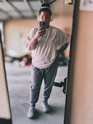 Friday gym vibes. #gymselfie #gymlife #girlswholift #workitout #fridayvibes