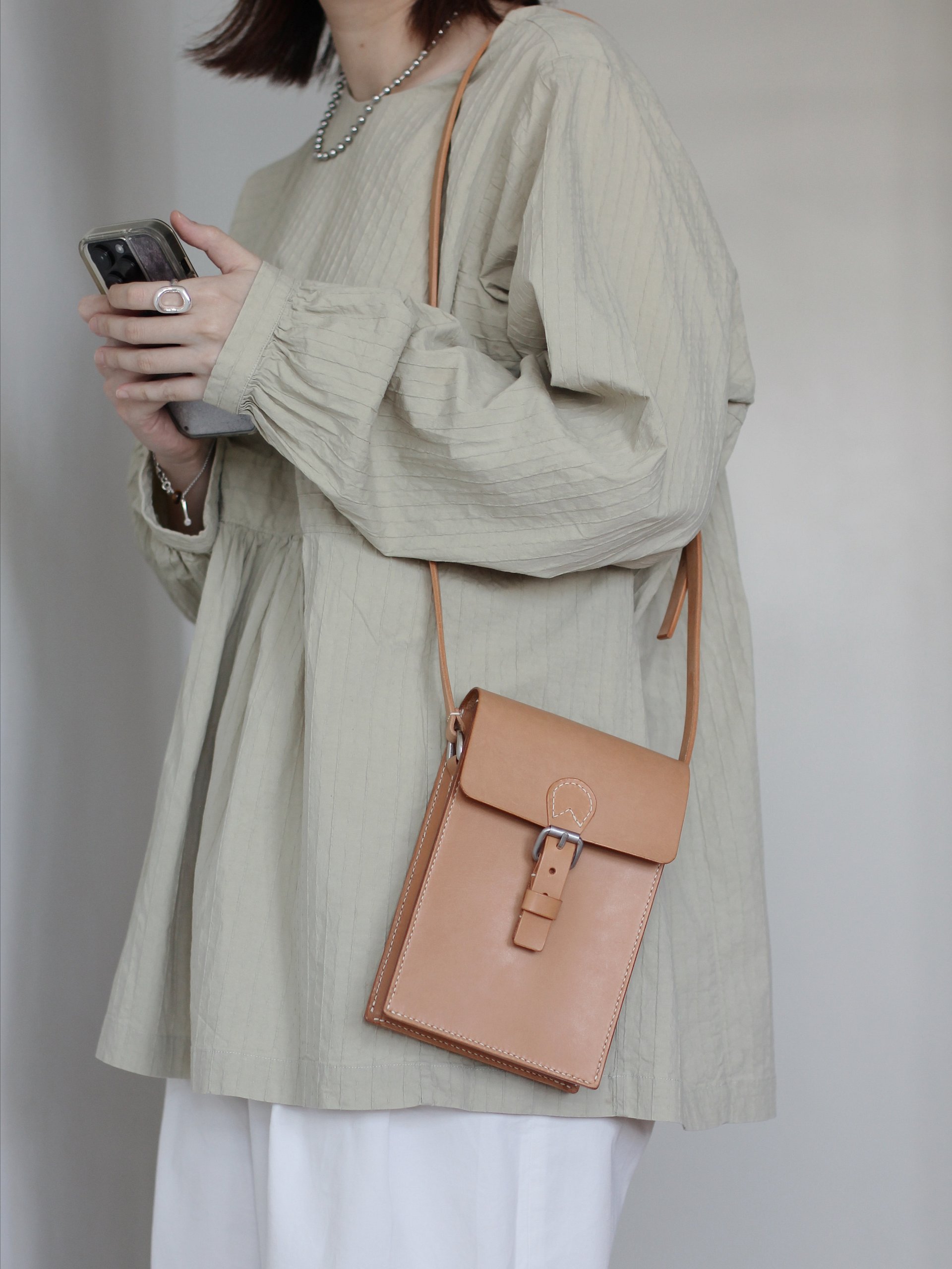 Vegetable Tanned Leather Classic Satchel – Honey product image (3)