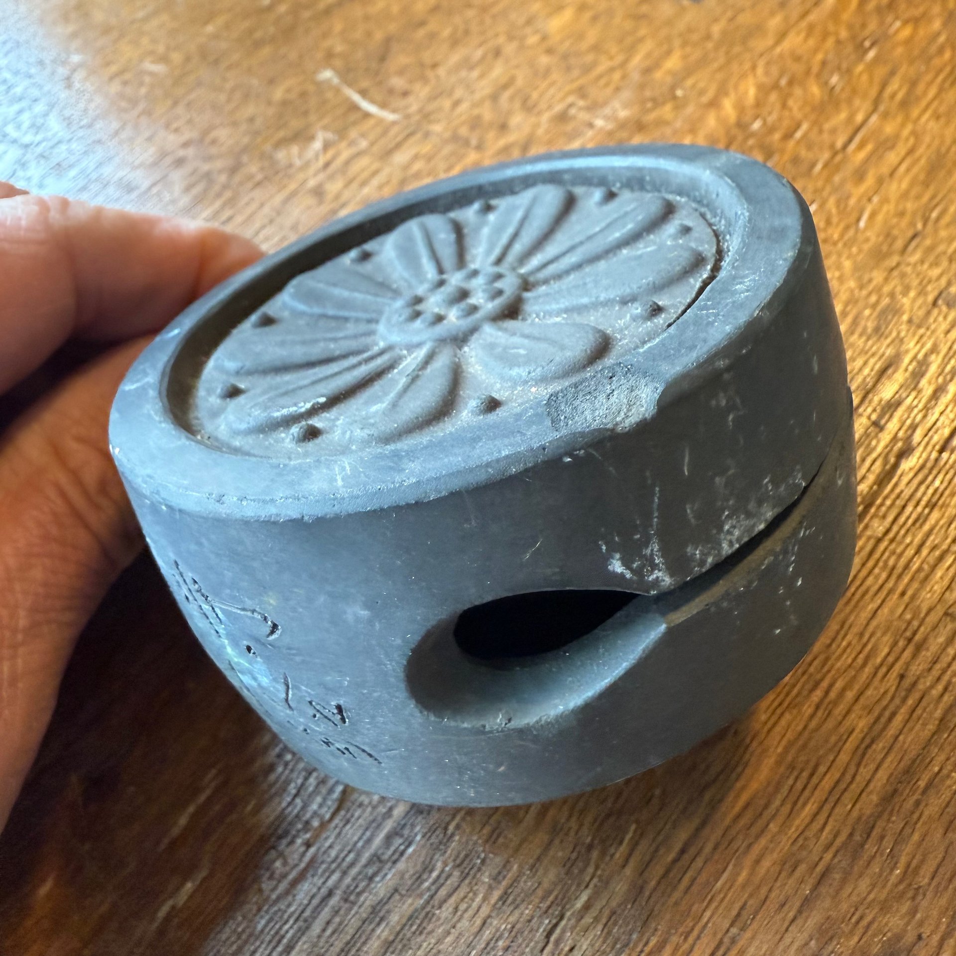 🎎 Ceramic Kawara Bell with Kamon Crest 家紋 – Japan Antique Roadshow product image (3)