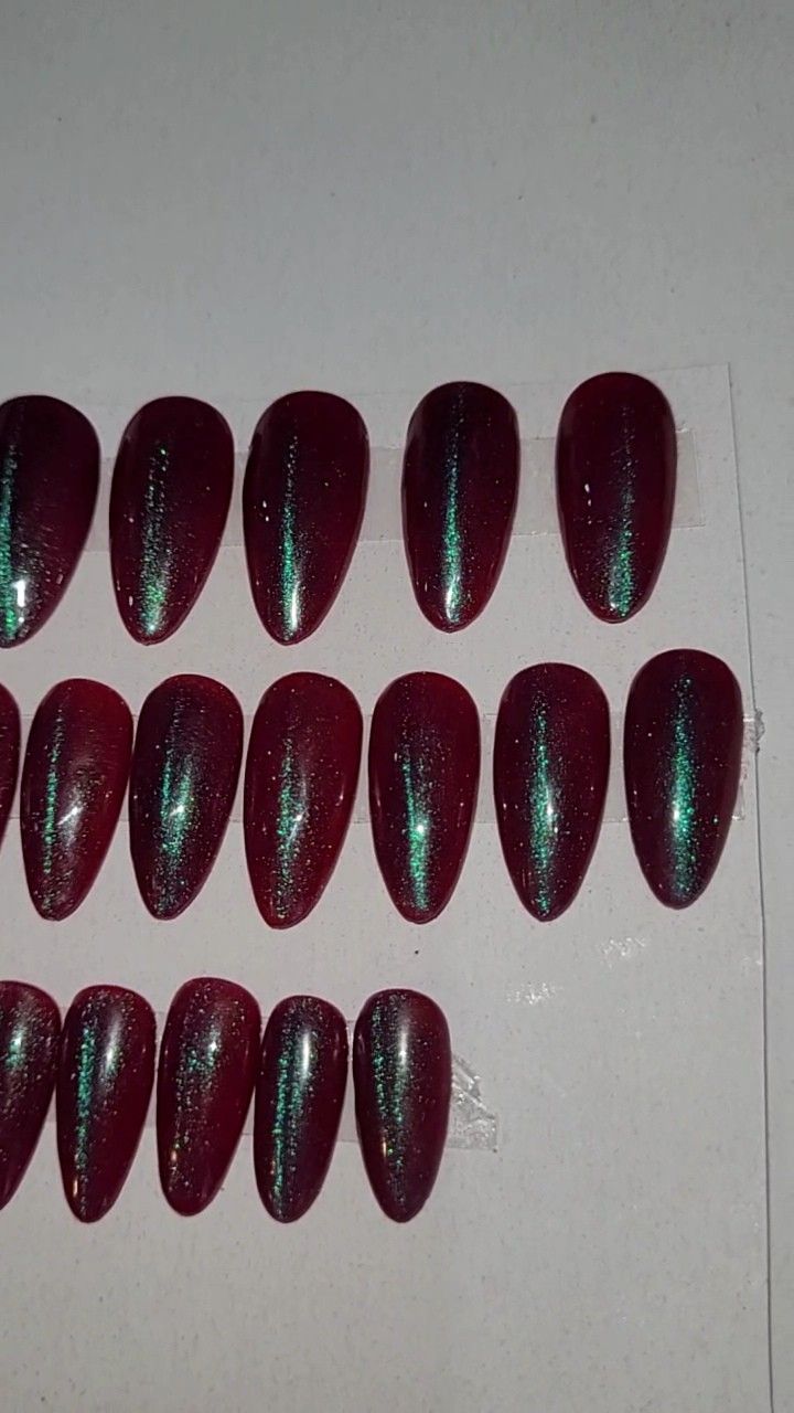 Cat Eye Effect Nail Set product image (3)