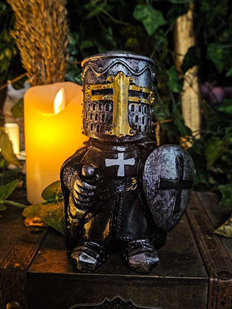 The Armored Kingdom Peacekeeper Knight Collectible product image (4)