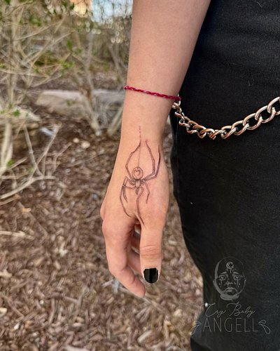 A precious little heart butt spider for @smvlldeath 🕷️ ♥️ 

🐦‍⬛ I didn’t snag a picture, but we watched The Crow while doing ...