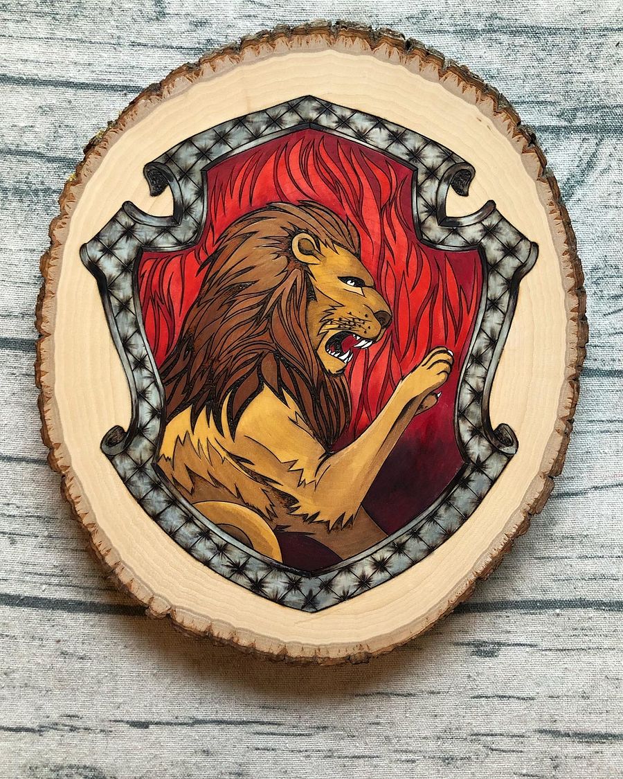 Gryffindor Hogwarts House Crest product image (1)
