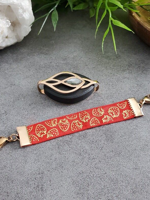 Strawberry Elastic Bracelet | Handmade Accessory for Bellabeat Leaf Urban & Ivy product image (2)