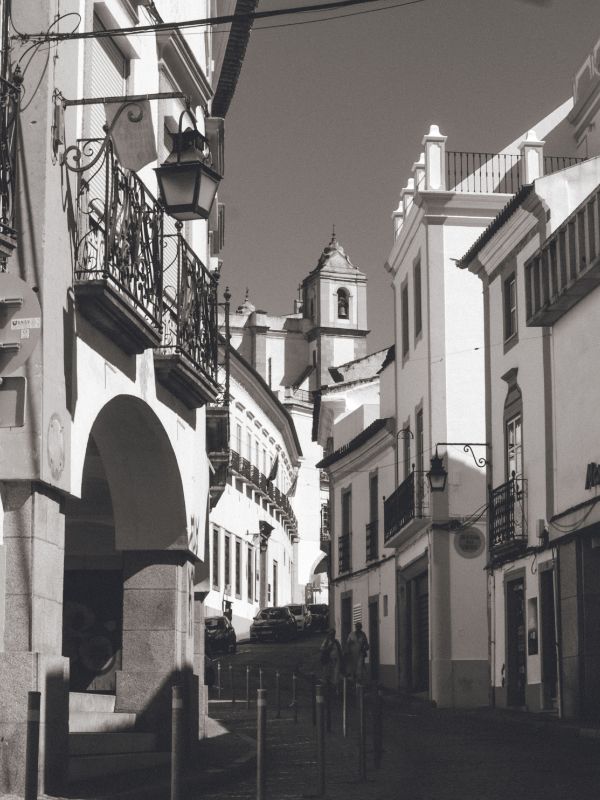 Streets of Evora - Black & White Photo product image (1)