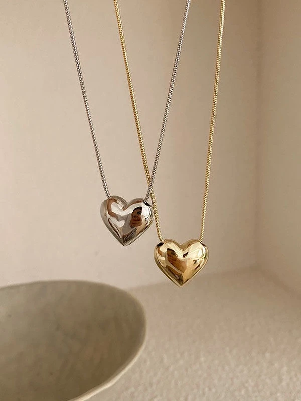 Love Heart Pendant Necklace product image (6)