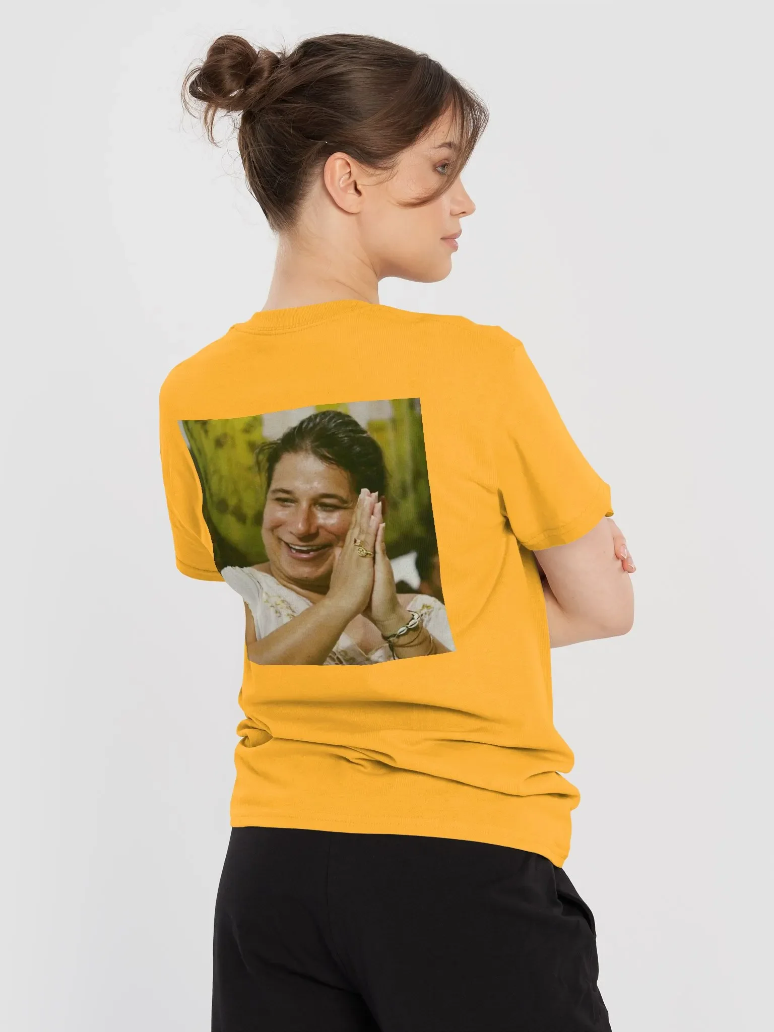 Um Sacerdote feliz faz um Axé feliz product image (2)