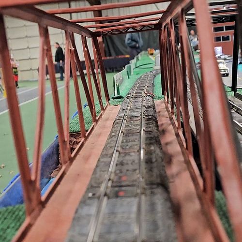 Going throw a bridge. #trainshow #OT&WTrainShow #OT&WTrainShow2024 #modelrailroad