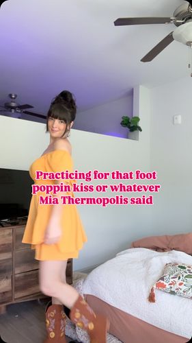 Imagine getting kissed and it doesn’t make your foot pop 😫 DEVASTATING 💋