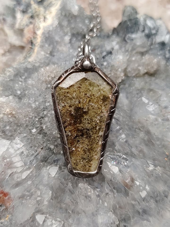 Sorcery Talisman - Green Garnet Coffin product image (1)