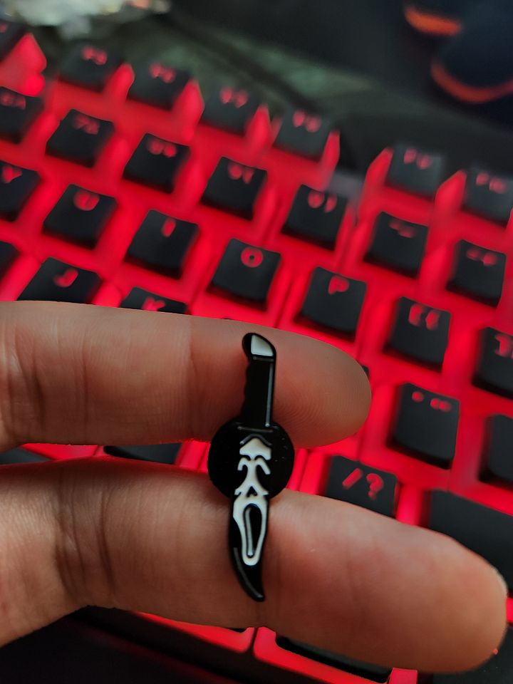 Ghostface Knife Pin product image (1)