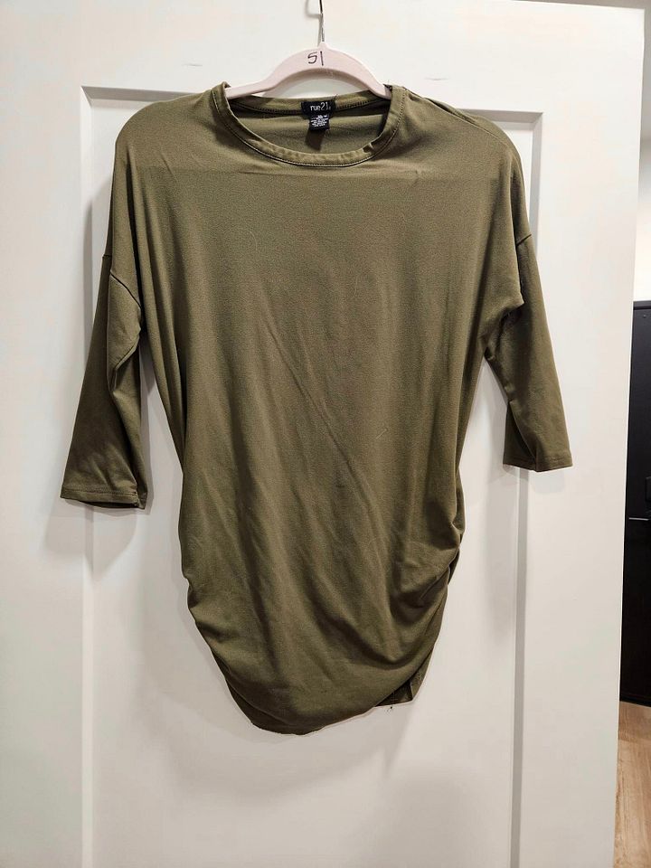 Green 3/4 Sleeve Top product image (1)