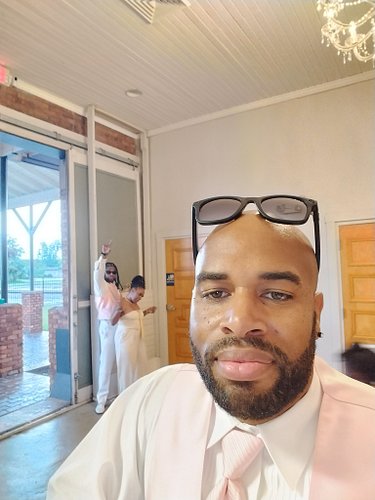 Because why my uncle back here hunching...🤦🏾‍♂️🤷🏾‍♂️