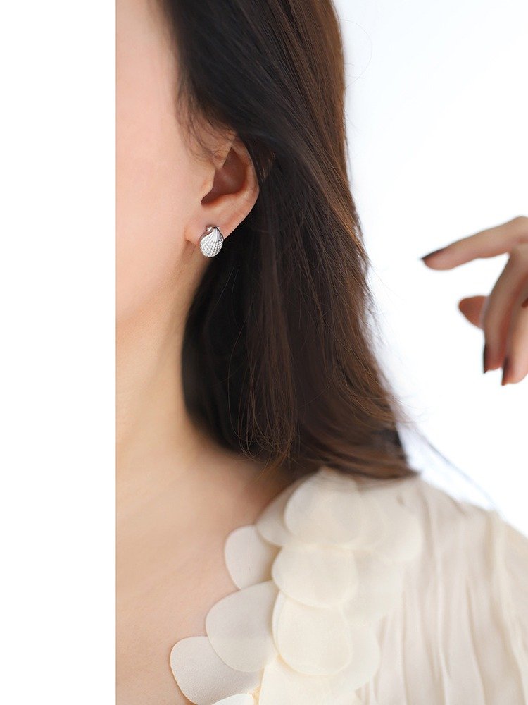 Shell & Starfish Mismatched Stud Earrings | 18K Gold Plated product image (11)