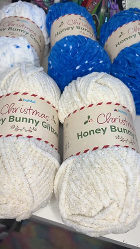 I can’t believe it’s already time to start thinking holiday themed items already 👀 Take advantage of the @hobbii_yarn Black F...
