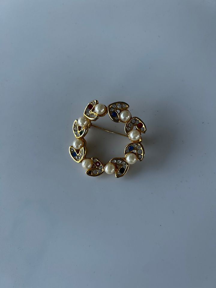 Vintage Gold Tone Open Circle Colorful Rhinestones Faux Pearls Brooch product image (2)