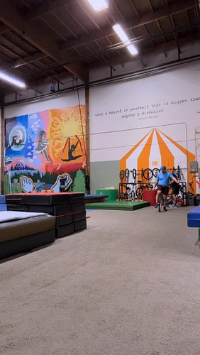 turns out I can still ride a unicycle! 
•
•
#circus #circusarts #unicycle