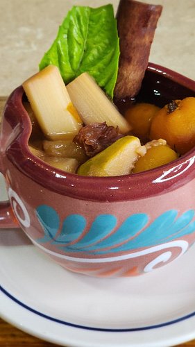 El Ponche Navideño que Calienta el Alma y el Corazón 🔥

Ingredientes:
​Base líquida:
​4 litros de agua
​Endulzante y especias...