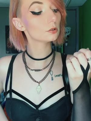 I’m back from my vacation and from seeing Ateez in Phoenix! ☺️ How you all doing? Should I stream today? Im feeling some 2V8 mode on deebs… 👀 #streamers #makeup #alterego #egirls #kpopstans #altgirls 