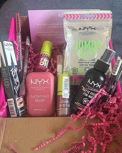 Before I pack this all up in my suitcase, I wanted to show off this cuteeeeee 1-Up Power Pack from @nyxcosmetics !! Thank you...