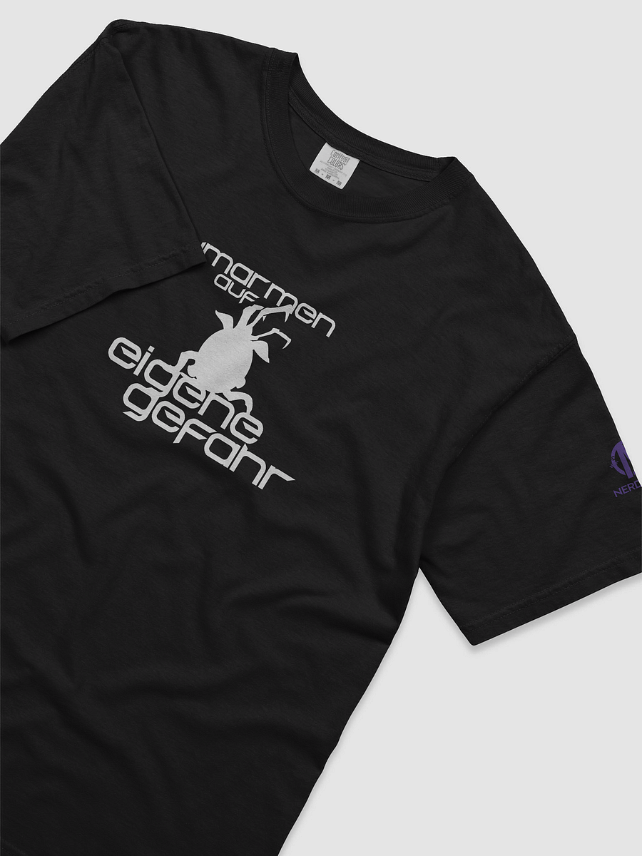 Umarmung gefährlich - T-Shirt mit weißem Design product image (3)