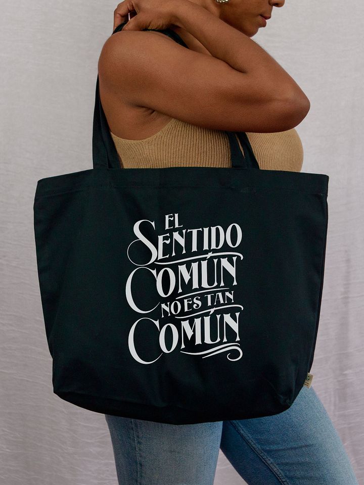 El Sentido Común No Es Tan Común Tote Bag product image (1)