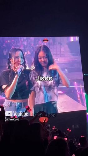 Jisoo no sabia que la veían 🤣 #jisoo #blackpink
