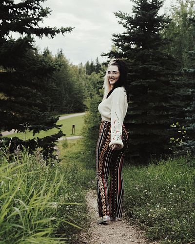 Just a girl walking in the woods 💚🌳🍄

Photos by @stacy_inspired 

#yeg #yeglocal #forestwalks #photography #lifestyle #albert...
