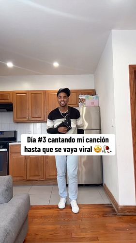 Dia #3 cantando mi cancion hasta que se vaya viral 🤩🥀.
.
.
#emmakings #traicionera #bachata #fyp #dominican #viral #bachatada...