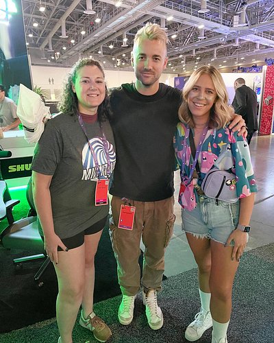 Met @harrisheller today at #twitchconlv2023! He was so nice! #streambeats #twitchcon2023 #twitchconlv
