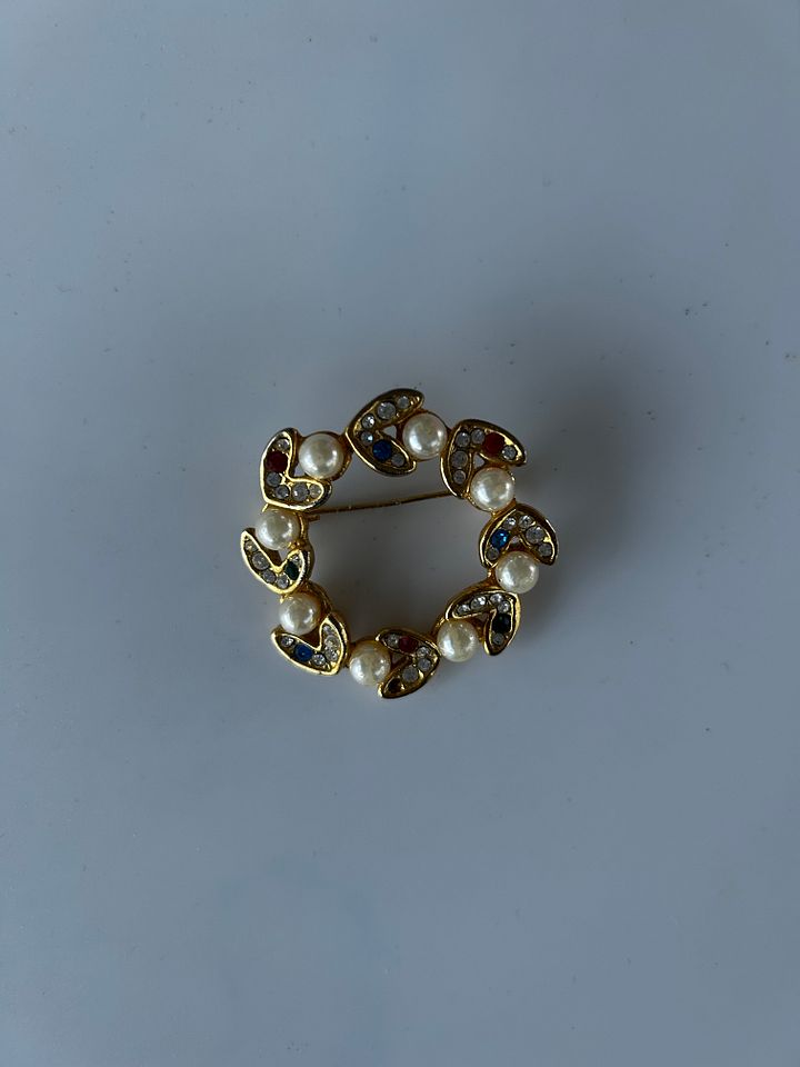 Vintage Gold Tone Open Circle Colorful Rhinestones Faux Pearls Brooch product image (1)