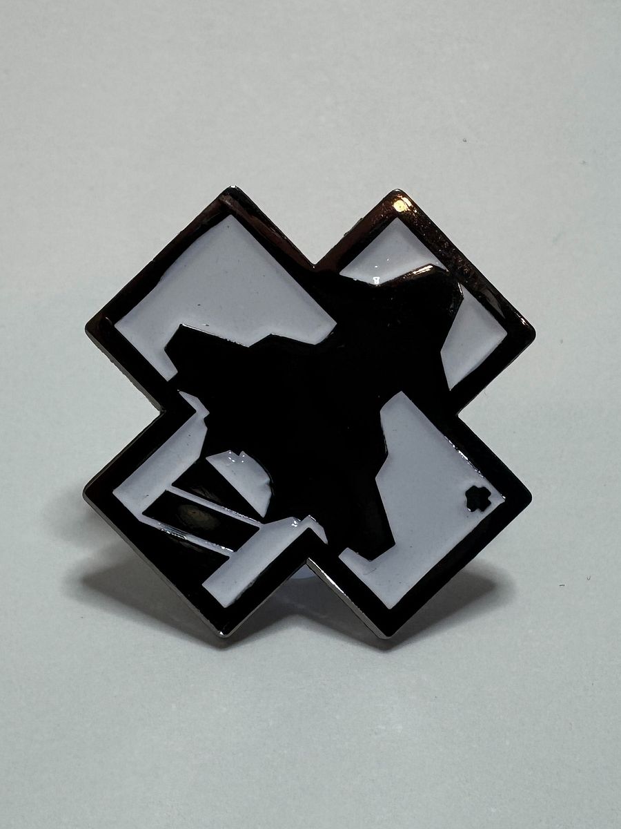 Emblem Pin and Commemorative Photo - 2025 Debut Merch product image (1)