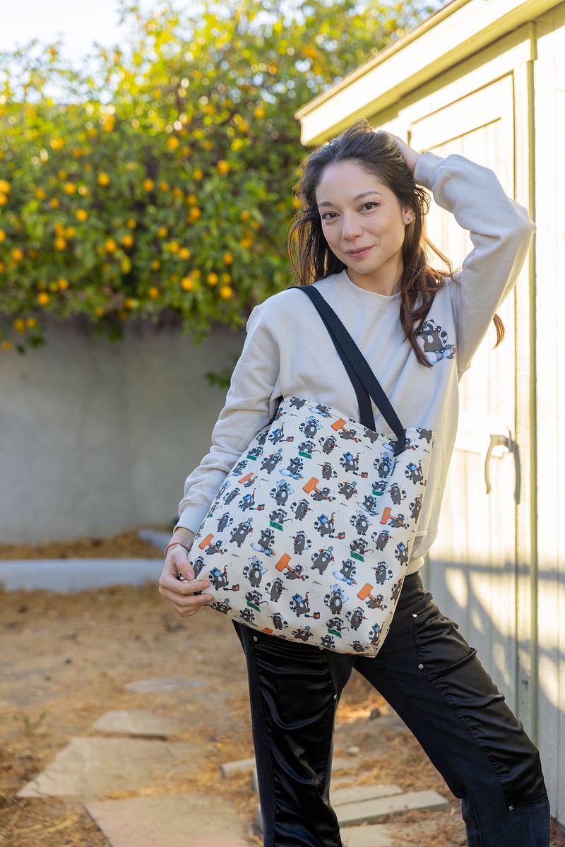 AH! RACCOONS EVERYWHERE! Tote Bag