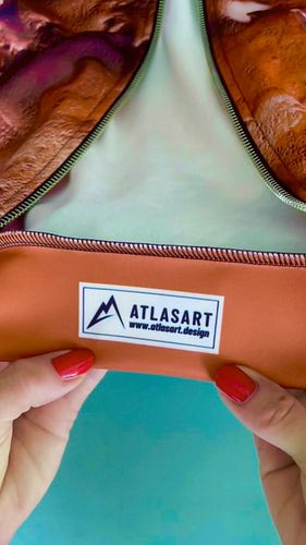 ✨ Explore. Dream. Wear Mars.
Whether you’re a space enthusiast, a map lover, or just into unique statement pieces – this one’...