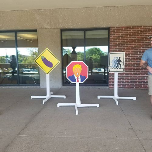 Public art: Traffic signs 
#publicart #universityofnebraska #art #stopcollaborateandlisten #eggplant