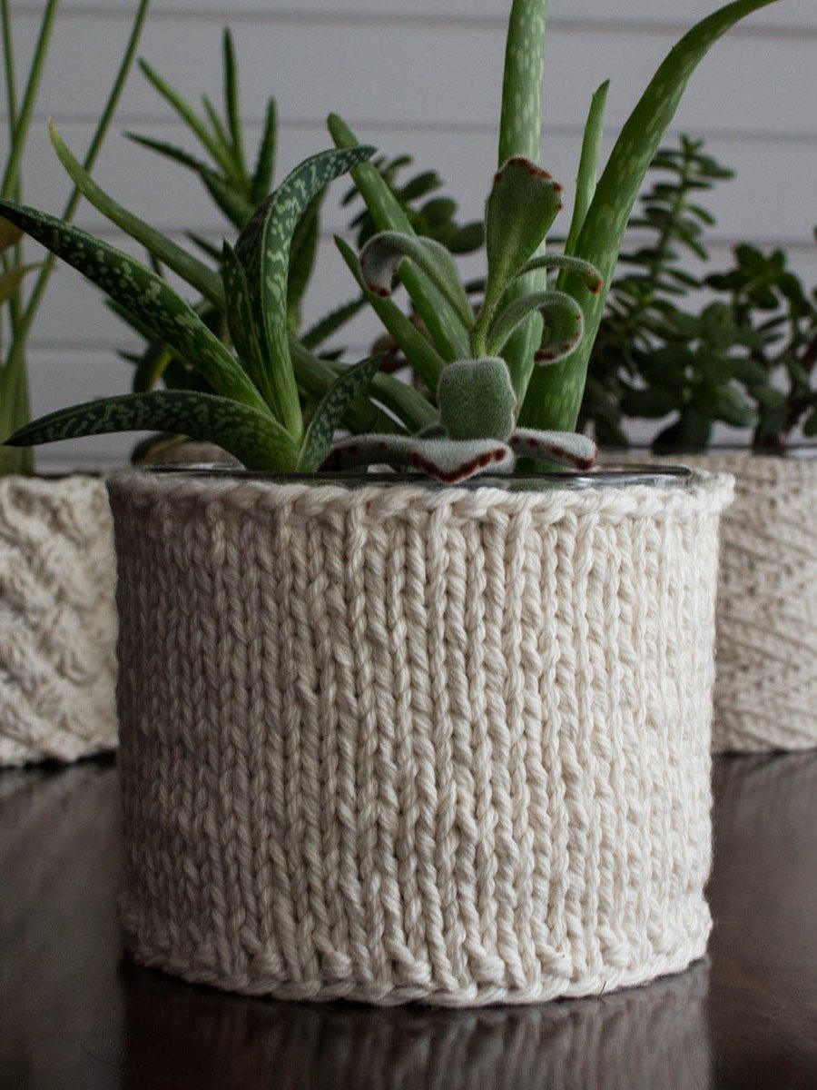 Beginner Stockinette Plant Pot Cover product image (1)