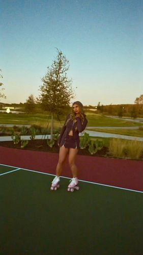 I tried 🛼🤪

#rollerskating #newtrack #itriedmybest
