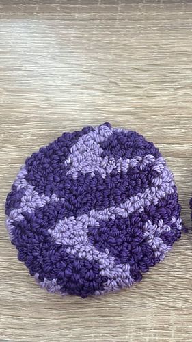 Work in a punch needle coaster with me~

#punchneedle #punchneedlemugrug #punchneedlecoasters #mugrugs #handmadecoaster