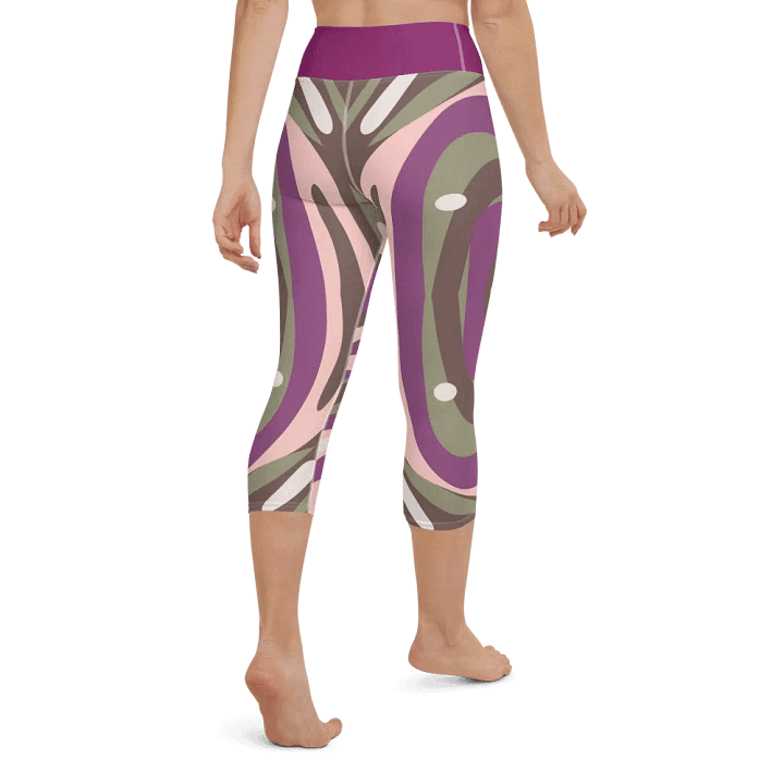 90s-inspired Yoga Capri Leggings – Stretch, Style, and Comfort product image (2)