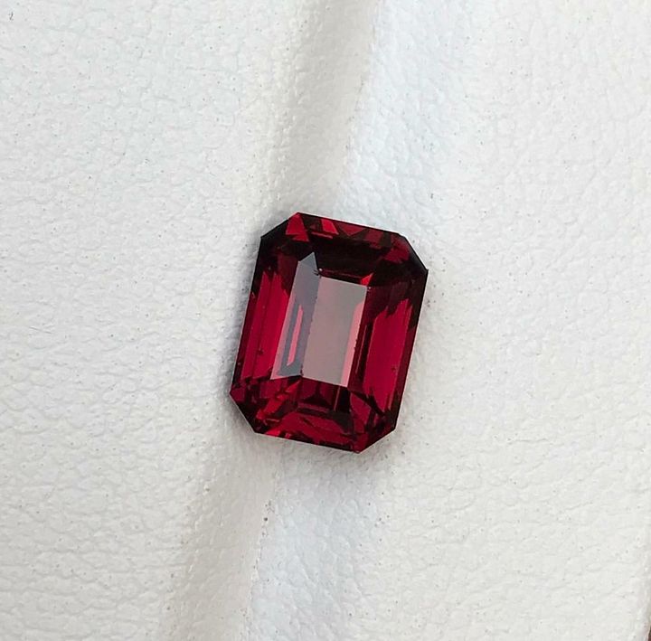 SRILANKAN GARNET DEEP RED COLOR LOOSE GEMSTONE EMERALD CUT, 3.75 CARAT product image (1)