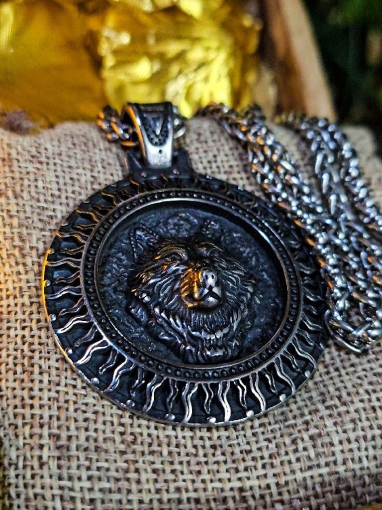 The Armored Kingdom Howl of the North Wolf Necklace product image (3)