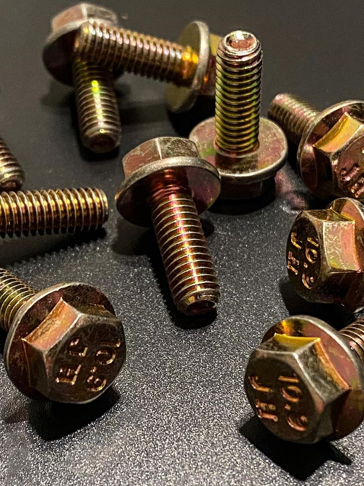 Yellow zinc flange bolts m6 set product image (2)