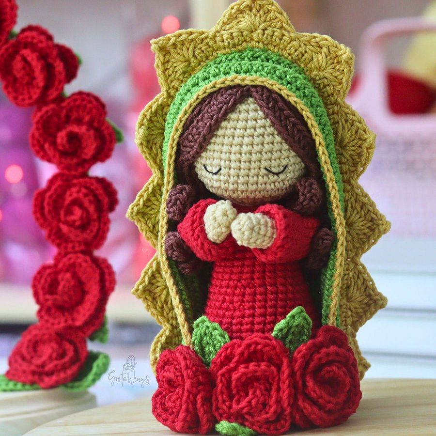 Virgen de Guadalupe Amigurumi Hecha a Mano con Rosas: Un Regalo de Fe y Amor (Descarga Digital) product image (6)