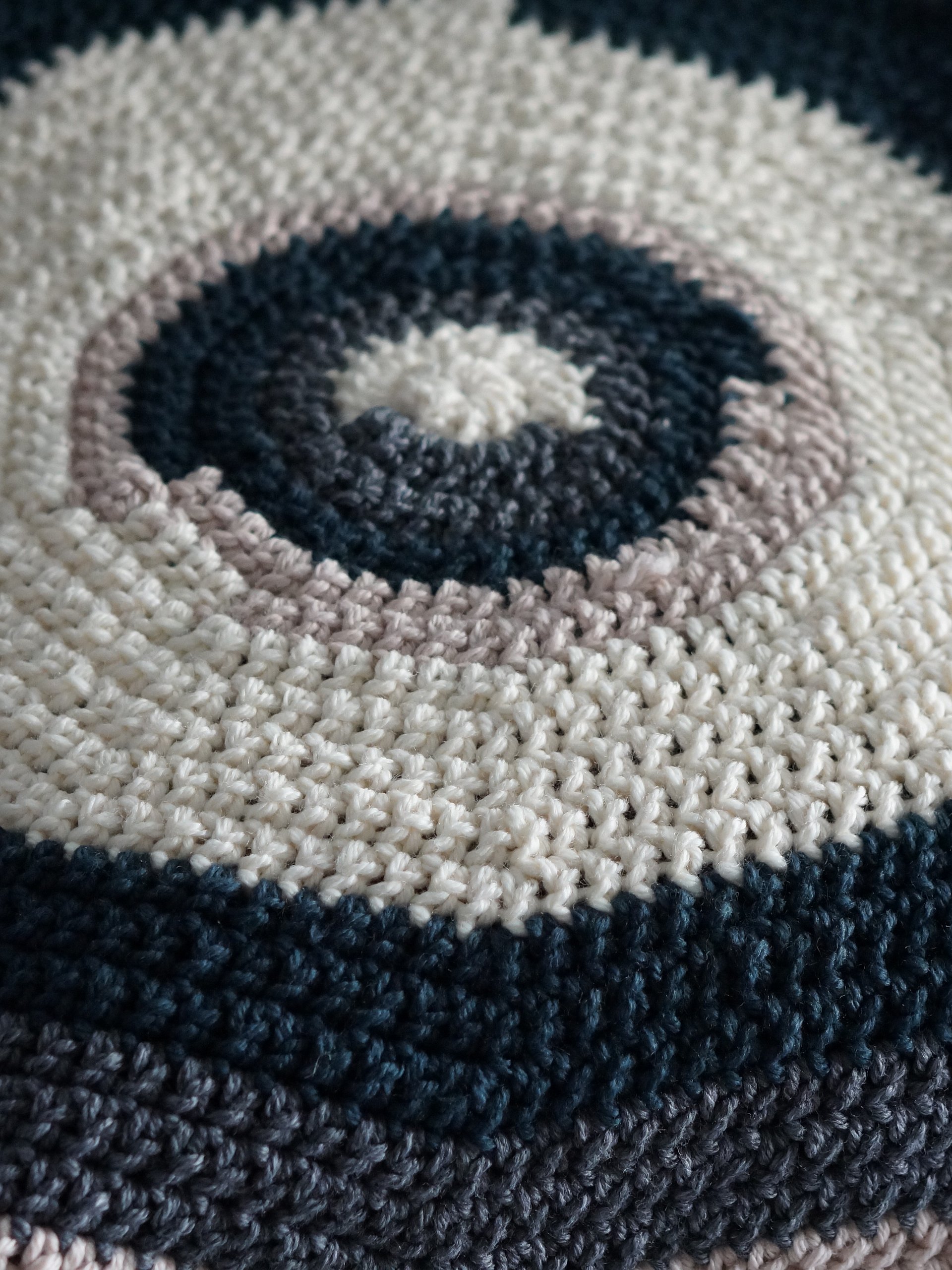 Chunky double crochet round blanket pdf pattern product image (2)