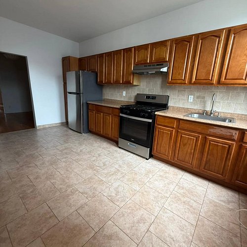 ✨ Just Listed in Bushwick! ✨

Spacious 2-Bedroom | $2,850/mo

This third-floor gem on Jefferson St. is nestled between Wilson...