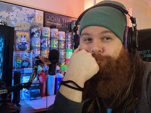Monday Morning Desk Time

#beard #bearded #beards #beardie #aussieaussieaussie #sneakenergy #mondaymood #twitchstreamer #stre...
