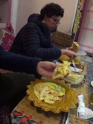 🍳 Pequeno-almoço berbere em Marrakech! ☕🥣 | Marrakesh, Marrocos 🇲🇦 Prepara-te para uma experiência gastronómica inesquecível! 🍲 Levámos-te a Marraquexe para provar um autêntico pequeno-almoço berbere na La Terrasse Chez Mariama Berbère! 🤩 Vem descobrir a famosa sopa de sêmola (dizem que é boa para a sinusite! 🤧)