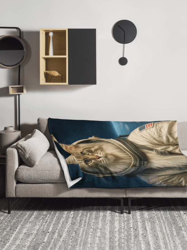 YOUR MAINE COON! / THROW BLANKET WITH PERSONALIZED NAME product image (2)