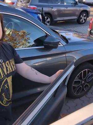 Made a little time-lapse of me getting into the ODST armour on Saturday. Thank you @Mara Smolbean for helping me transport and get into the armour.  Appreciate you heaps 💕 #odstcosplay  #odst 